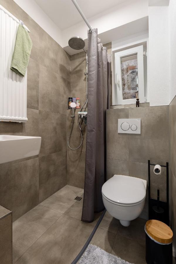 Apartment Schoenes 2-zimmer-apartment In Sehr Zentraler Lage