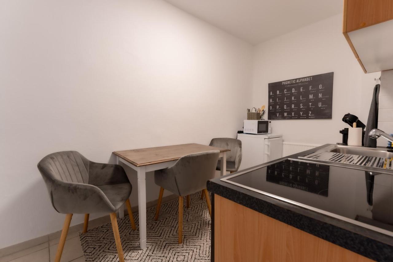 Schoenes 2-zimmer-apartment In Sehr Zentraler Lage *