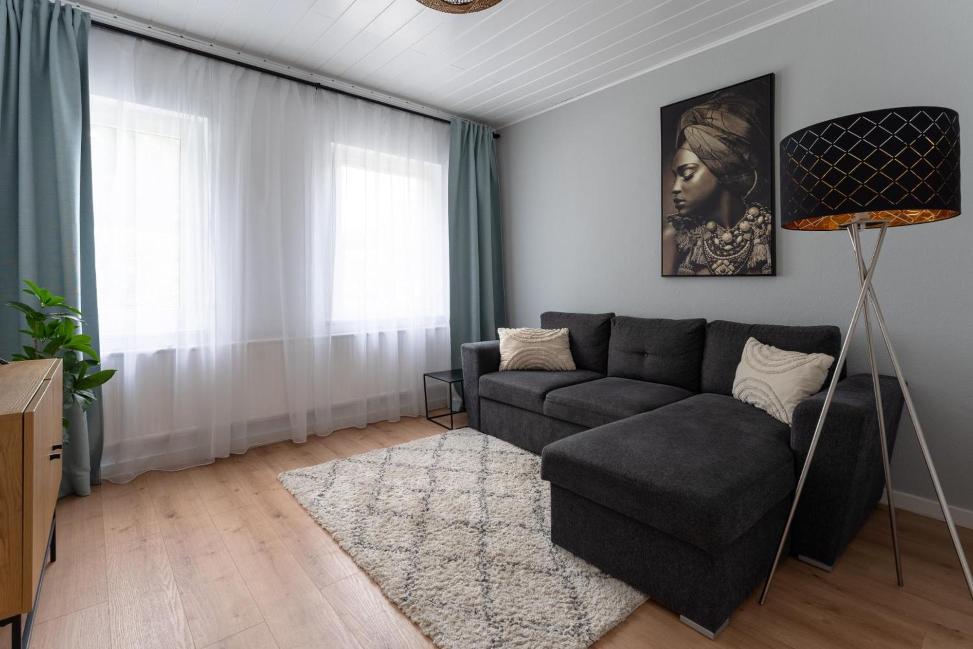 Schoenes 2-zimmer-apartment In Sehr Zentraler Lage *